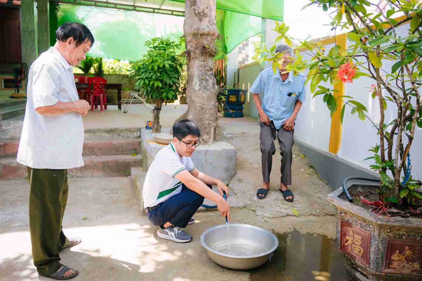 Nước sạch đã về trên xã Tân Gianh, mang lại niềm vui và hy vọng cho người dân nơi đây